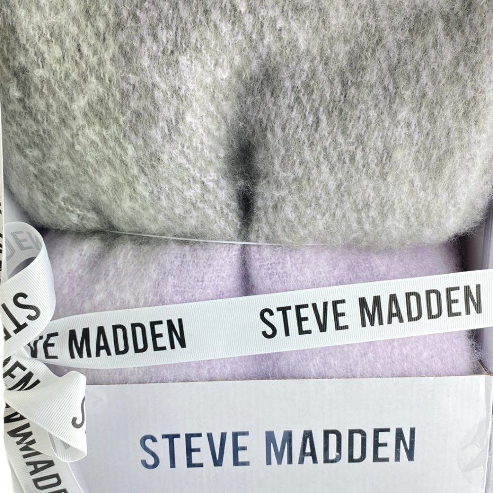 Steve Madden Women's Oversized Color Block Fringe Scarf & Fluffy Slipper Set M - Picture 4 of 5